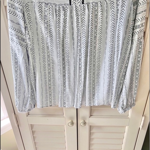 Chelsea & Theodore Medium Rayon Tribal Boho Print Cottagecore Blouse - Picture 11 of 12